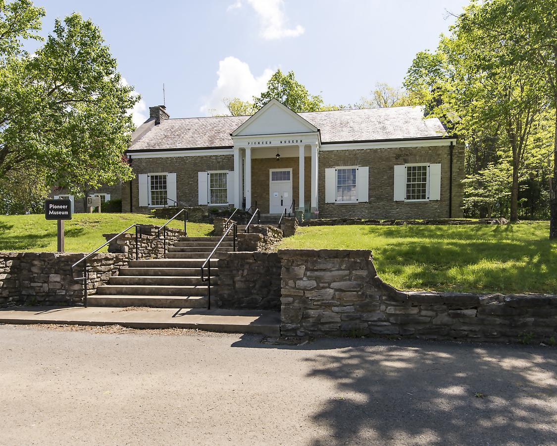 Hotel Blue Licks Battlefield State Park Carlisle Exterior foto